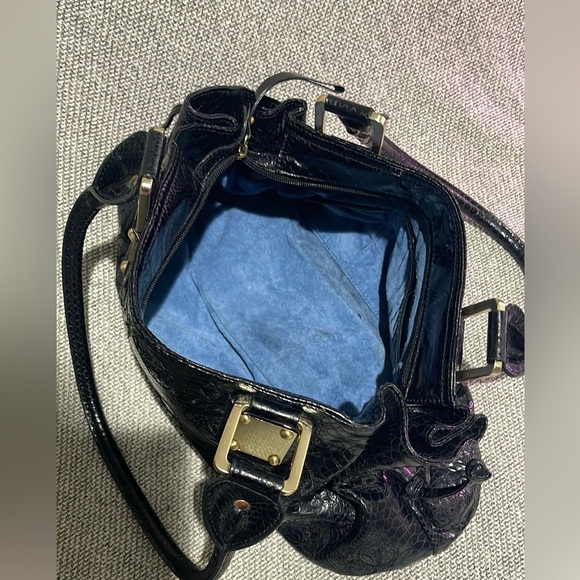 Sharif 1827 Couture Black Shoulder Bag with Glossy Finish and Silver Accents - Picture 4 of 16